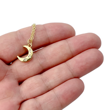 Load image into Gallery viewer, Crescent moon necklace