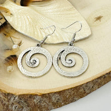 Load image into Gallery viewer, Hippy flower spiral earrings