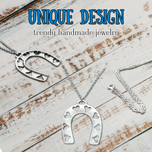 Load image into Gallery viewer, Horseshoe necklace silver